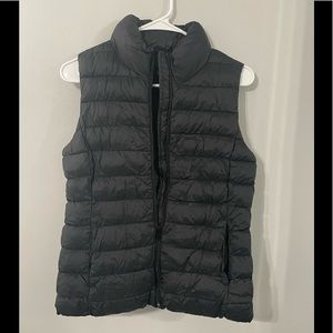 Gap black puffer vest with pockets, never been worn, women’s size XS